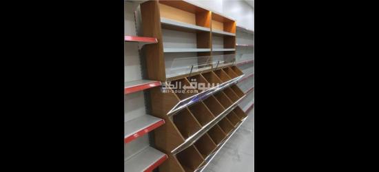 رفوف خشبية