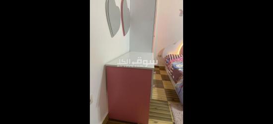 غرفة نوم اطفال سريرين وخزانة وتسريحة مع مرايا عدد 2 شكل قلب وكموند - 3